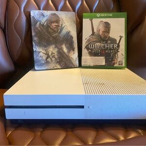 Xbox oneS White Console with The Witcher 3 and Gears of War 4